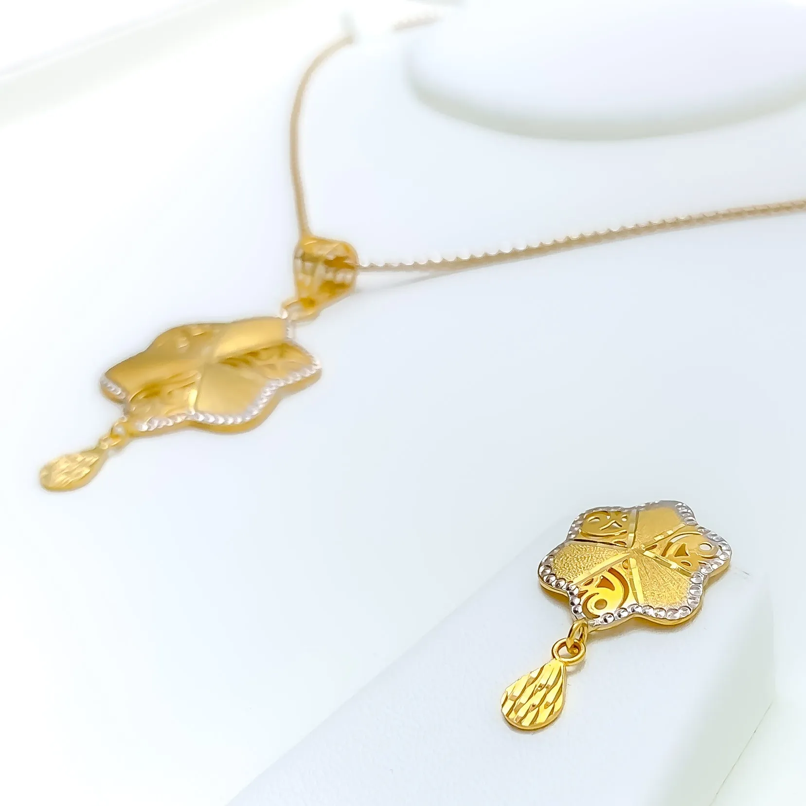 Alternating Filigree Flower 22K Gold Pendant Set