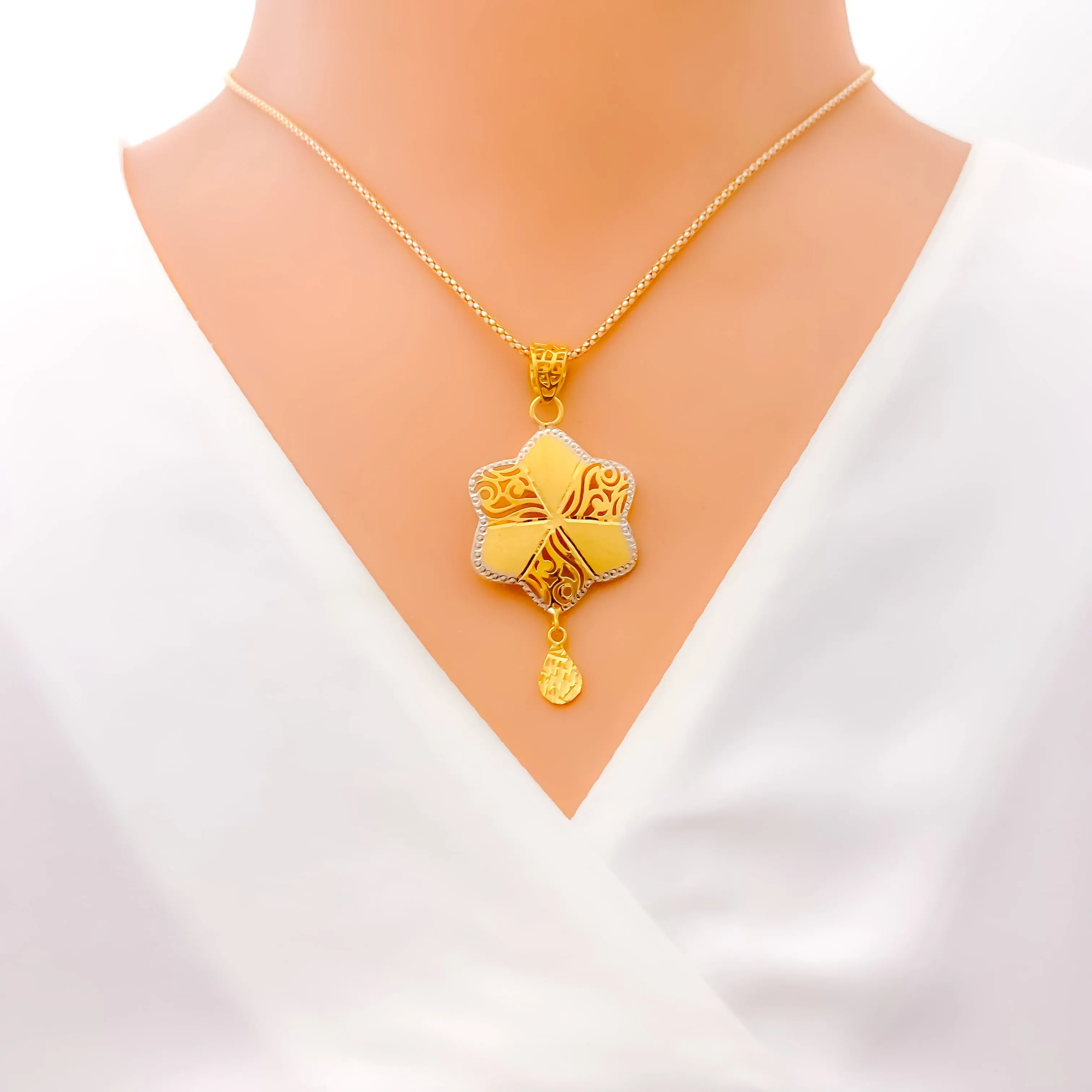 Alternating Filigree Flower 22K Gold Pendant Set