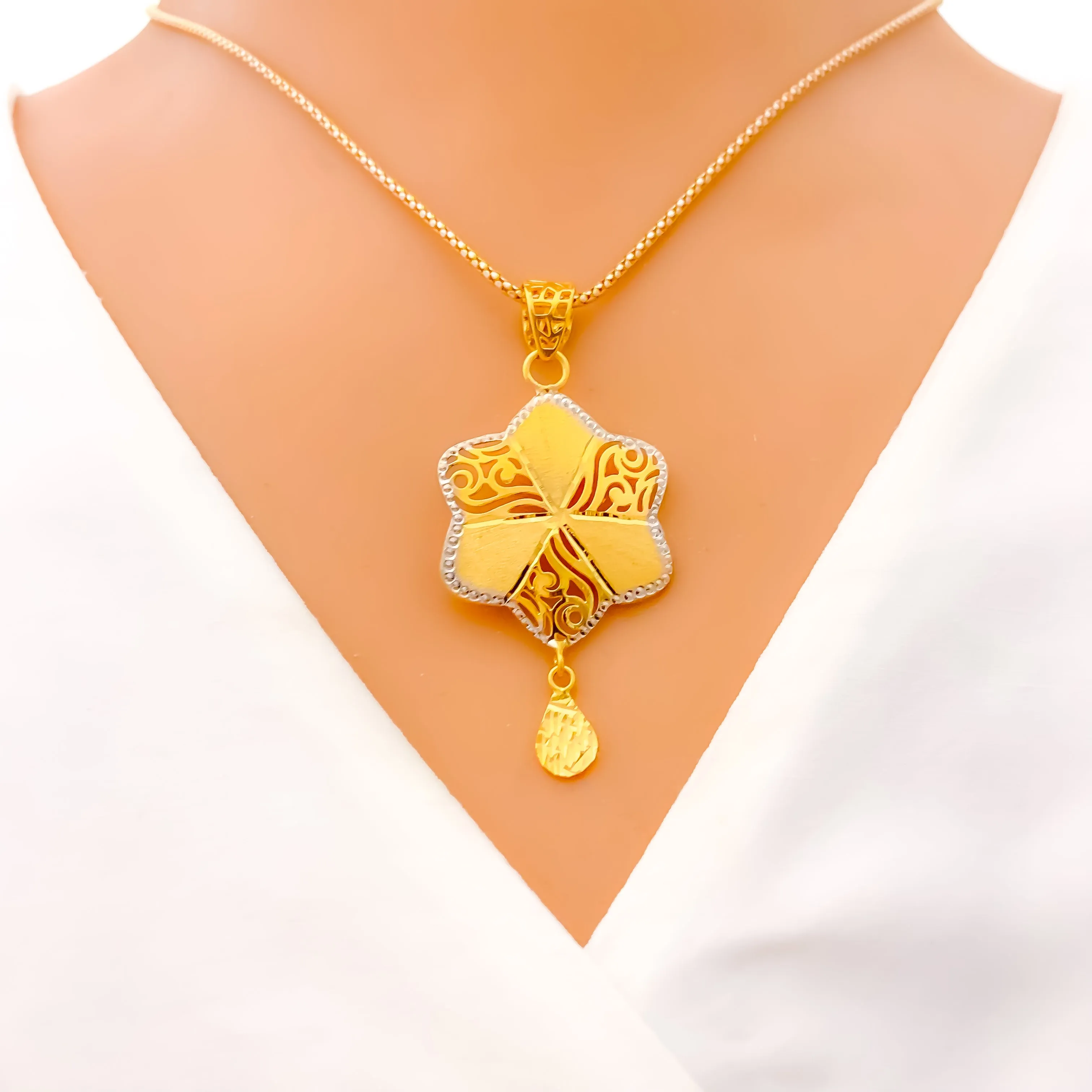 Alternating Filigree Flower 22K Gold Pendant Set