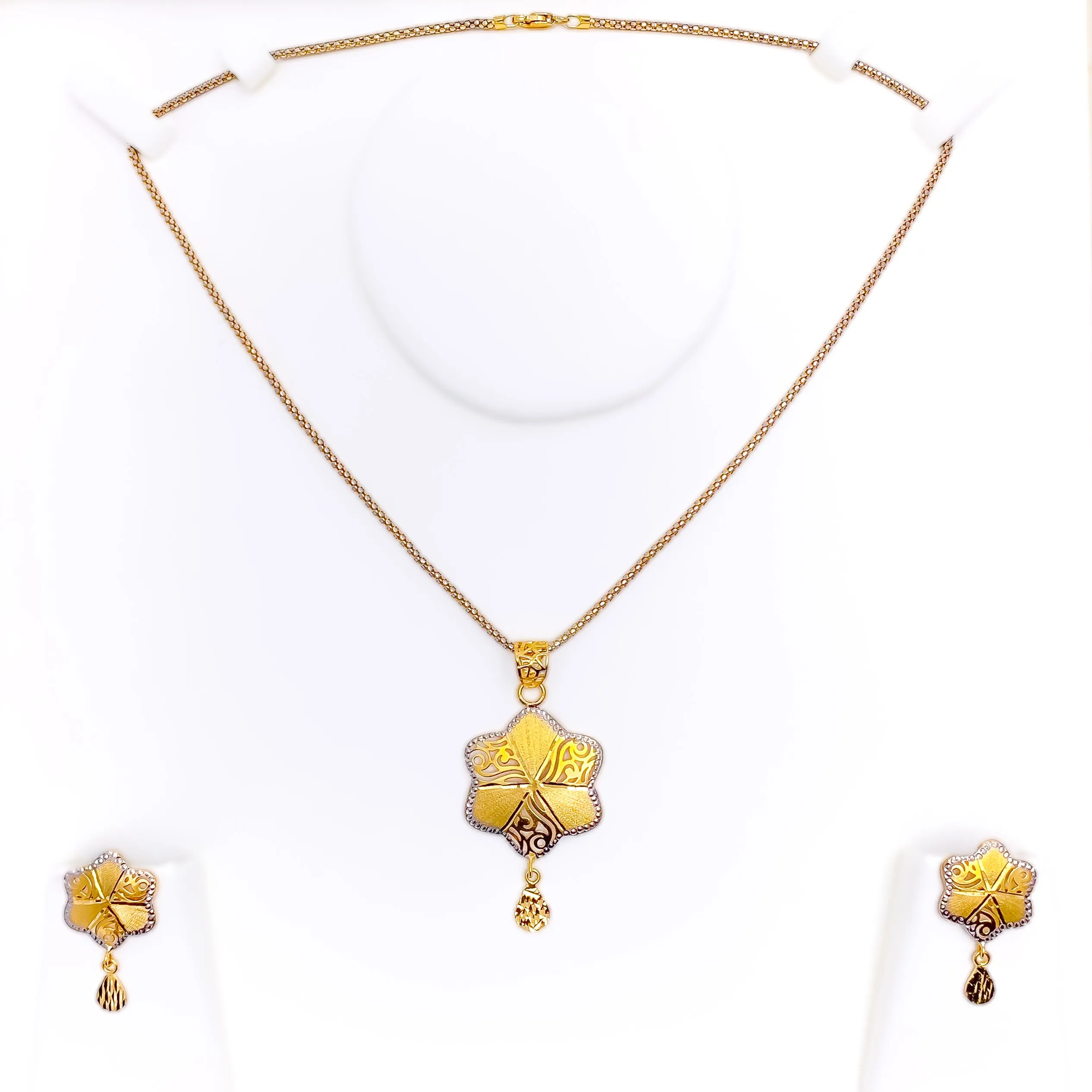 Alternating Filigree Flower 22K Gold Pendant Set