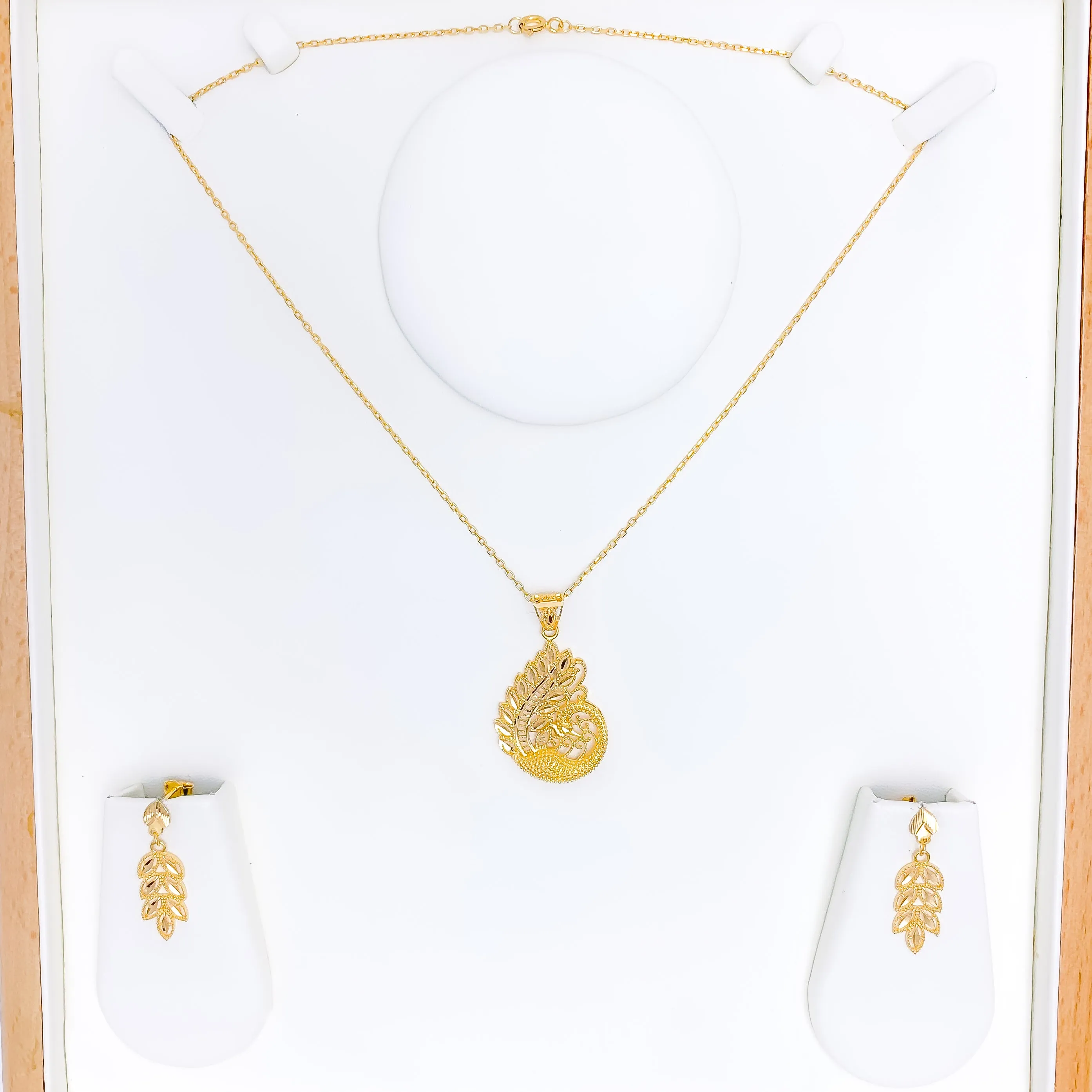 Attractive Asymmetrical Pendant Set w/ Chain