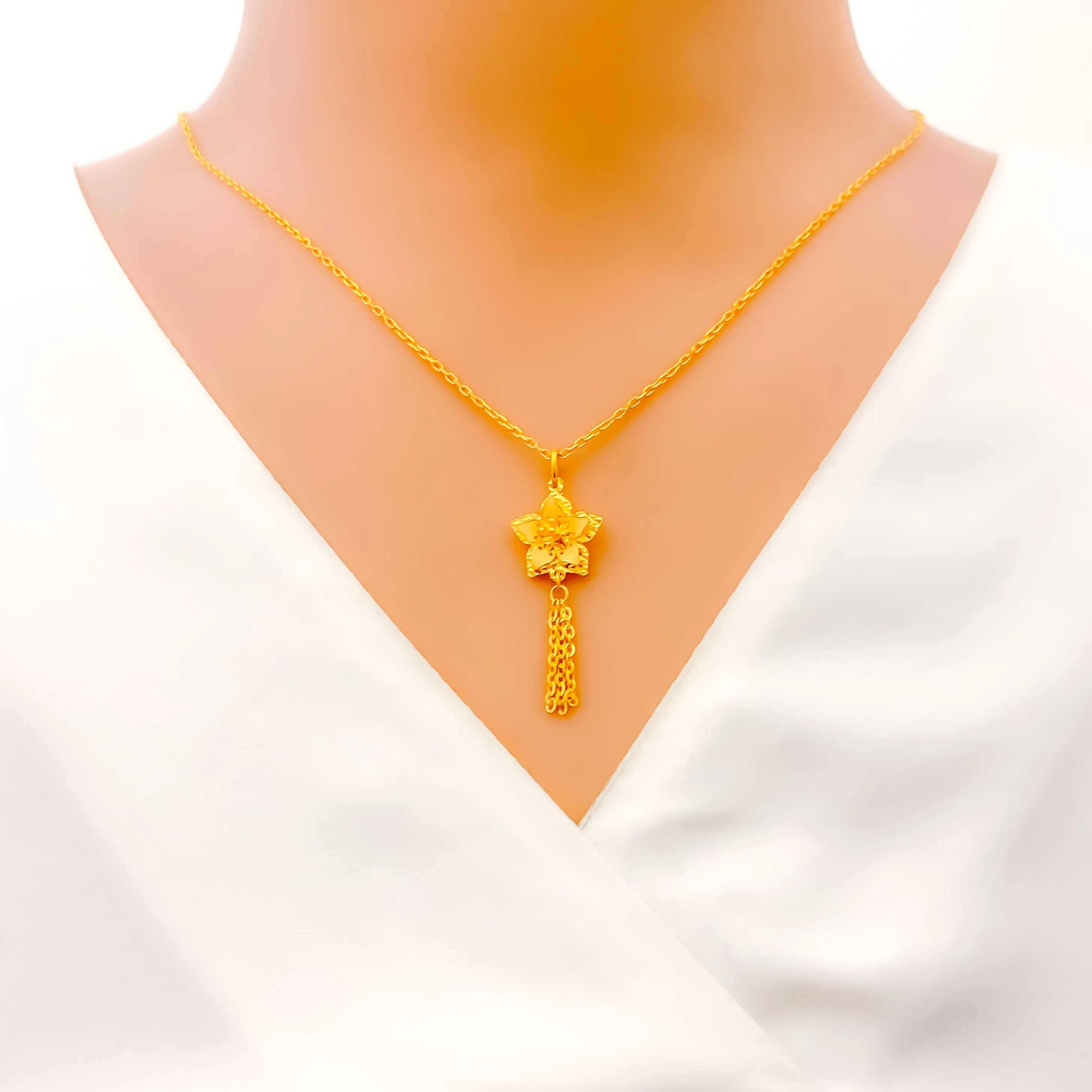 Blooming 22K Gold Floral Pendant Set