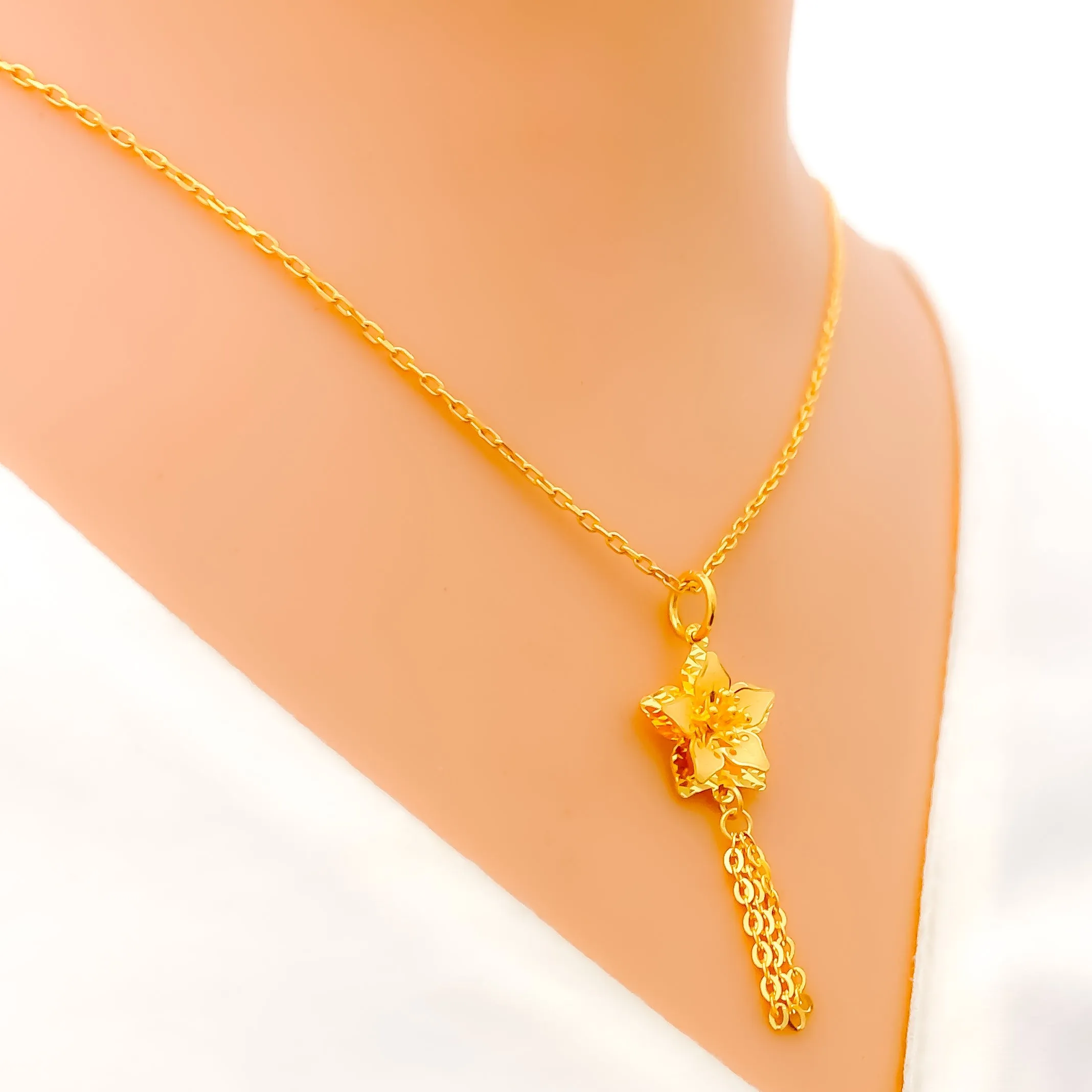 Blooming 22K Gold Floral Pendant Set