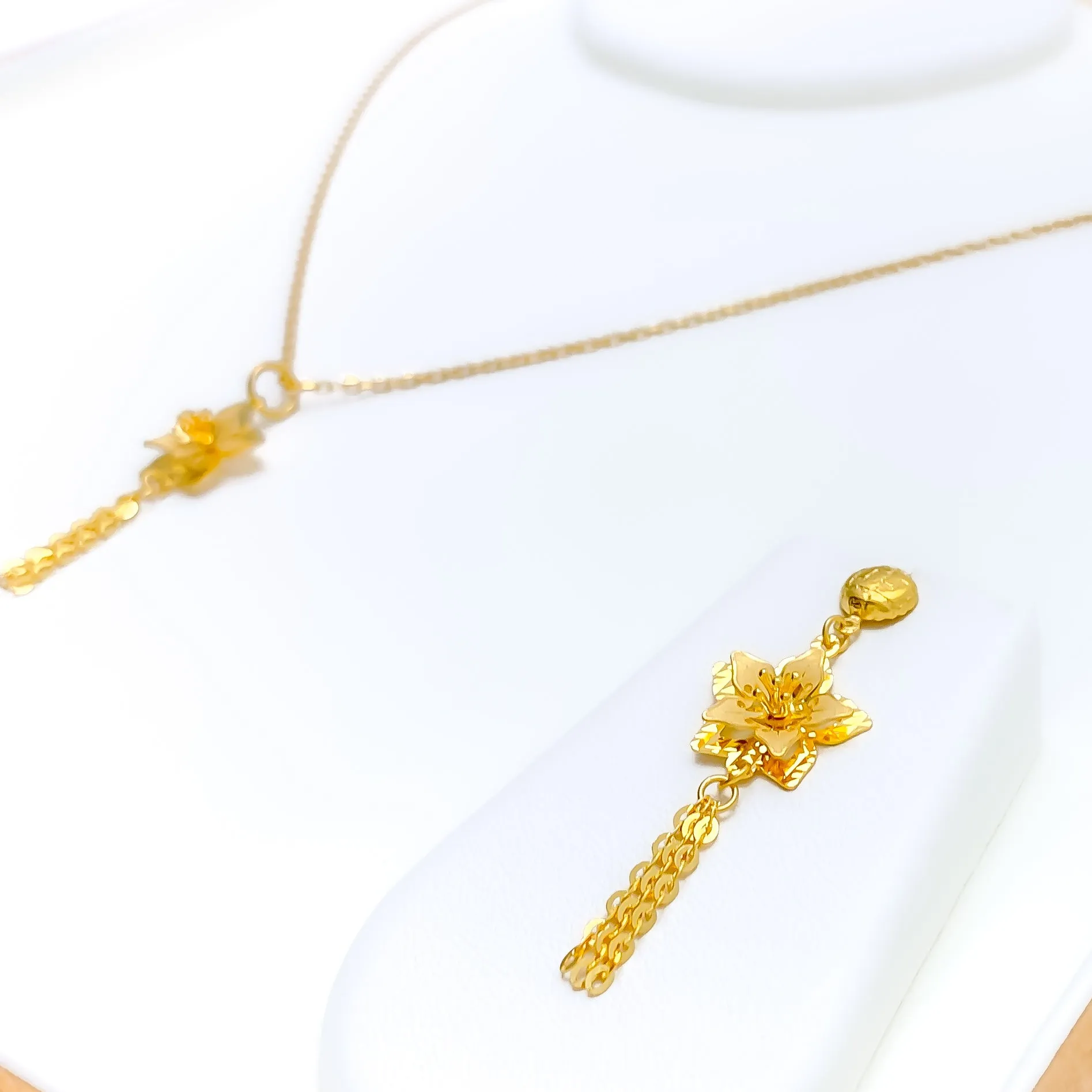 Blooming 22K Gold Floral Pendant Set