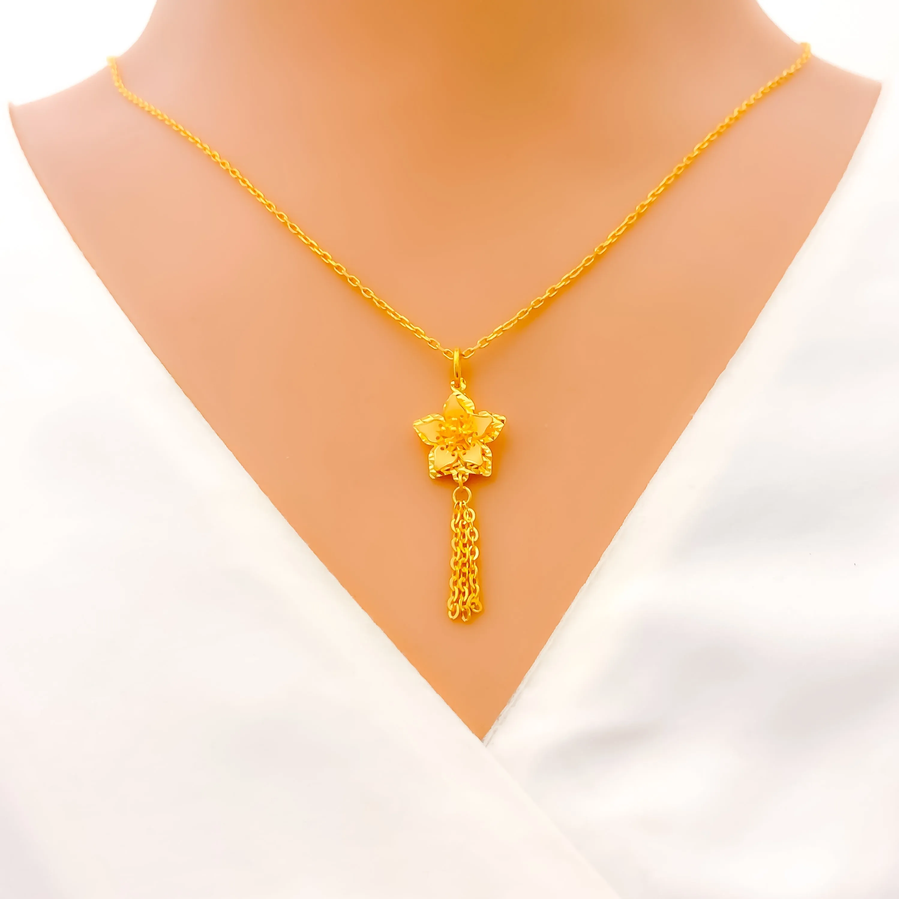 Blooming 22K Gold Floral Pendant Set